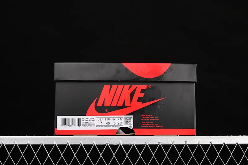 All categories Air Jordan Jordan series basketball shoes Air Jordan 1 High Air Jordan 1 Retro High OG AJ1 Joe 1 black and red silk high-top basketball shoes 555088-060